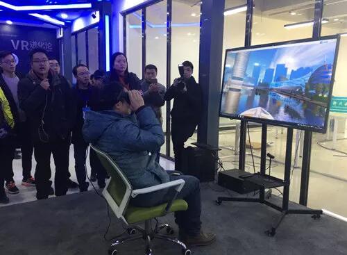 泛IT学院技术体验中心再迎新客,50多位骨干教师前来探秘!