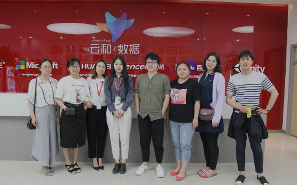 1558677283113639.jpg 配图9 热烈欢迎新乡学院计算机学院师生来到云和数据参观学习.jpg