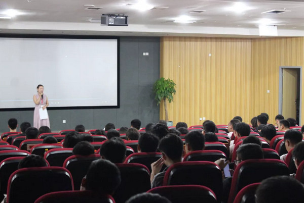 1566183681920843.jpg 配图2 云和数据VR班产品发布会暨项目评审会隆重举行.jpg